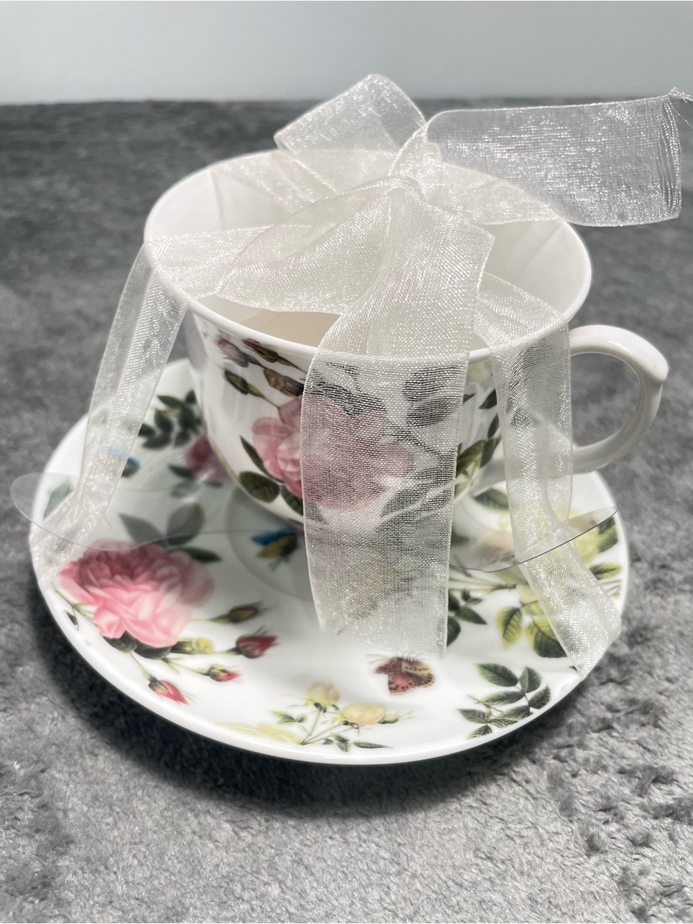 Floral Porcelain Teacup & Saucer Set in White with Pink Roses